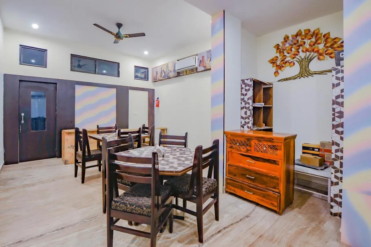 Vaccinated Staff - Capital O 79596 Hotel The Celebration 3*, Udaipur India