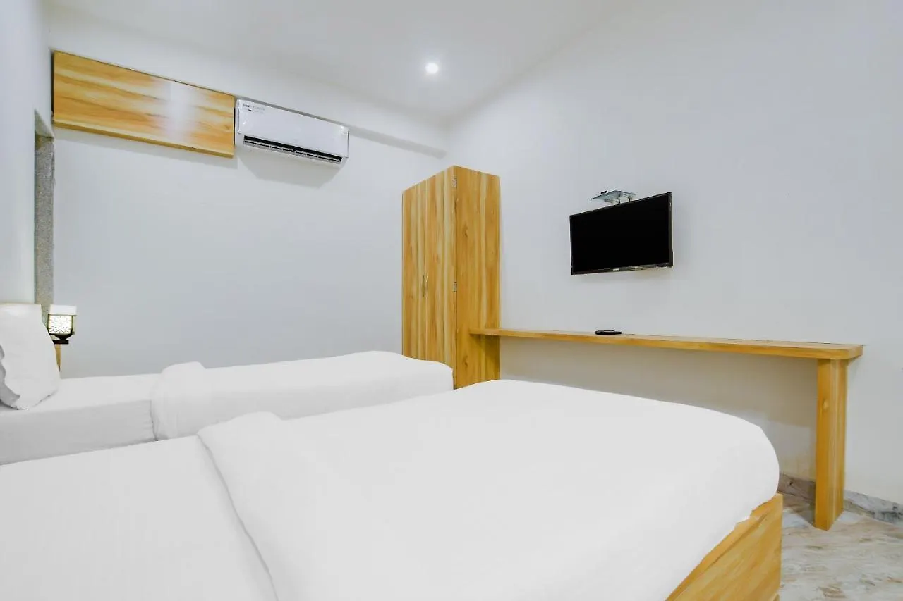 ***  Vaccinated Staff - Capital O 79596 Hotel The Celebration Indie